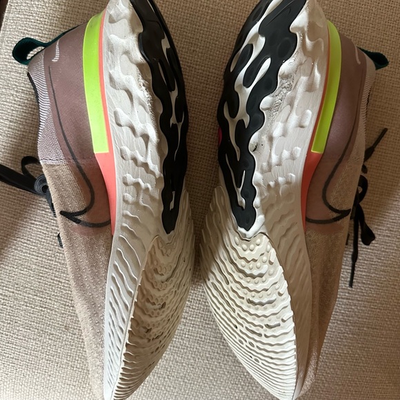Nike React Infinity Run Flyknit sneakers size 9.5 - Picture 5 of 6
